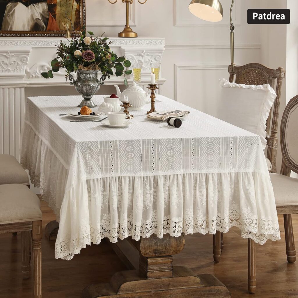 layered tablecloths by decoor with mee